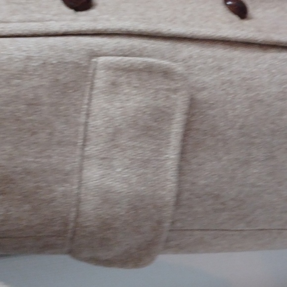 Elegant Tan Double-Breasted Trench Coat - Picture 8 of 12